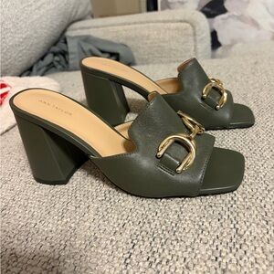 Stunning Ann Taylor Open toe block heel- Green with gold details